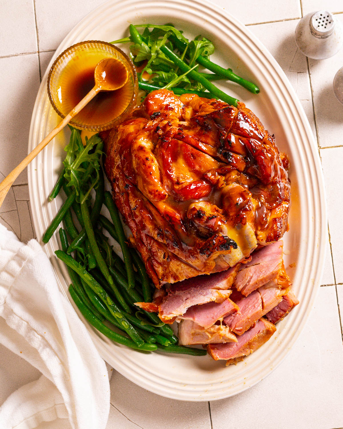 Effortless Crockpot Ham: Juicy & Glazed for Holidays